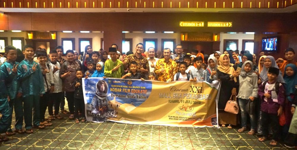 PT BSP Gelar Nonton Bareng Gubernur Riau dan Anak Yatim