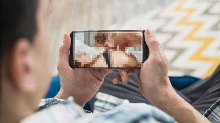 Sakit Hati Diputus, Pria ini Sebar Video Syur Mantan Pacar ke Situs Porno