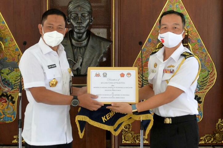 Kemhan RI Terima Bantuan Alat Kesehatan Dari Kemhan Singapura