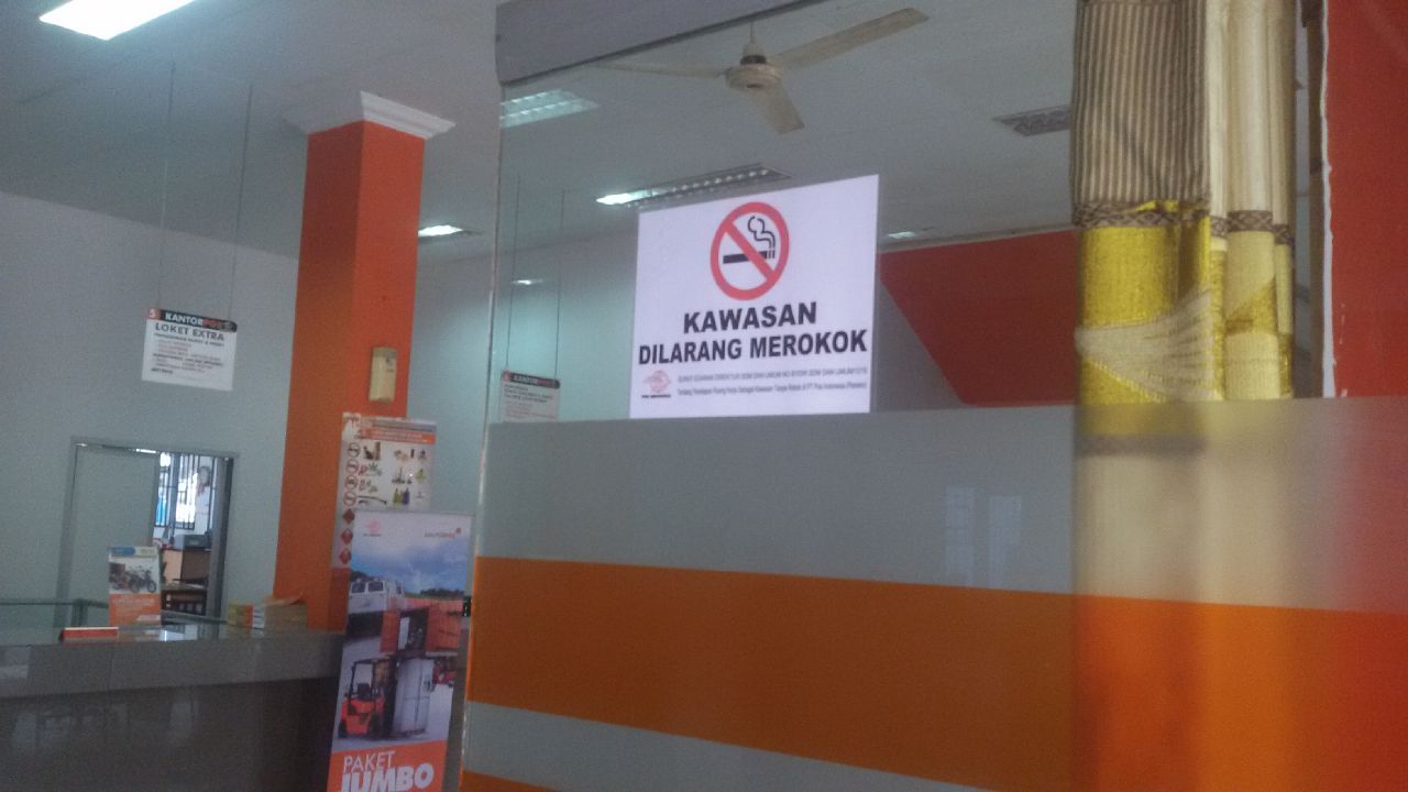 Peduli Kesehatan, Kantor POS Tembilahan Larang Pelanggan Merokok