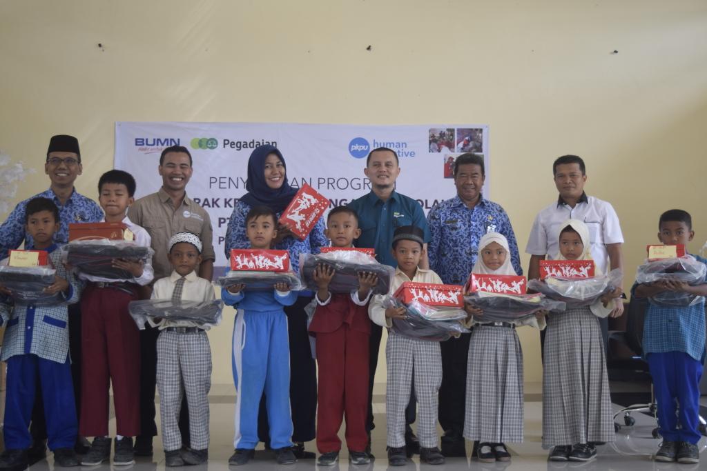 PT Pegadaian Syariah dan PKPU HI Riau Salurkan Bantuan Perlengkapan Sekolah