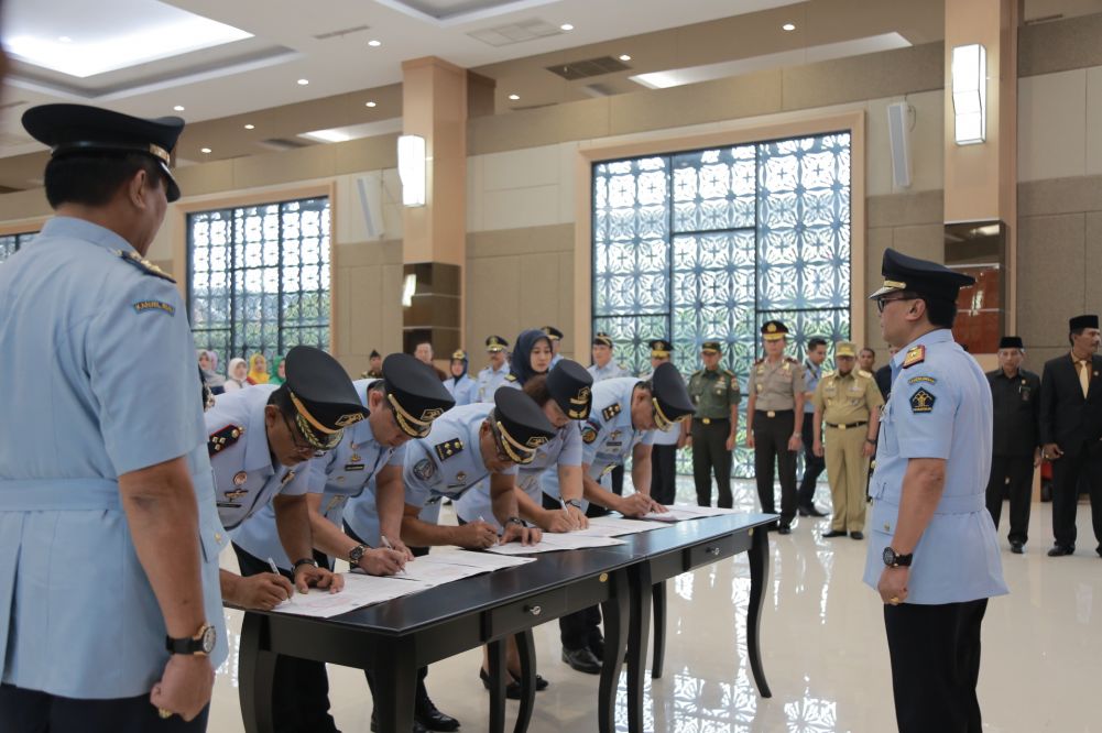80 Pejabat Eselon III-V di Kemenkumham Riau Dilantik
