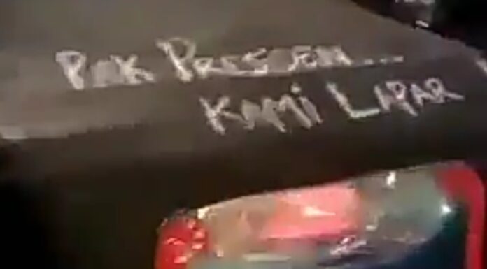 Aksi Grafiti Sopir Bajaj: Pak Presiden Jokowi, Kami Lapar