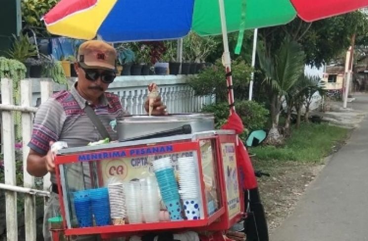 Tipe Motor Penjual Es Krim Ini Bikin Netizen Curiga