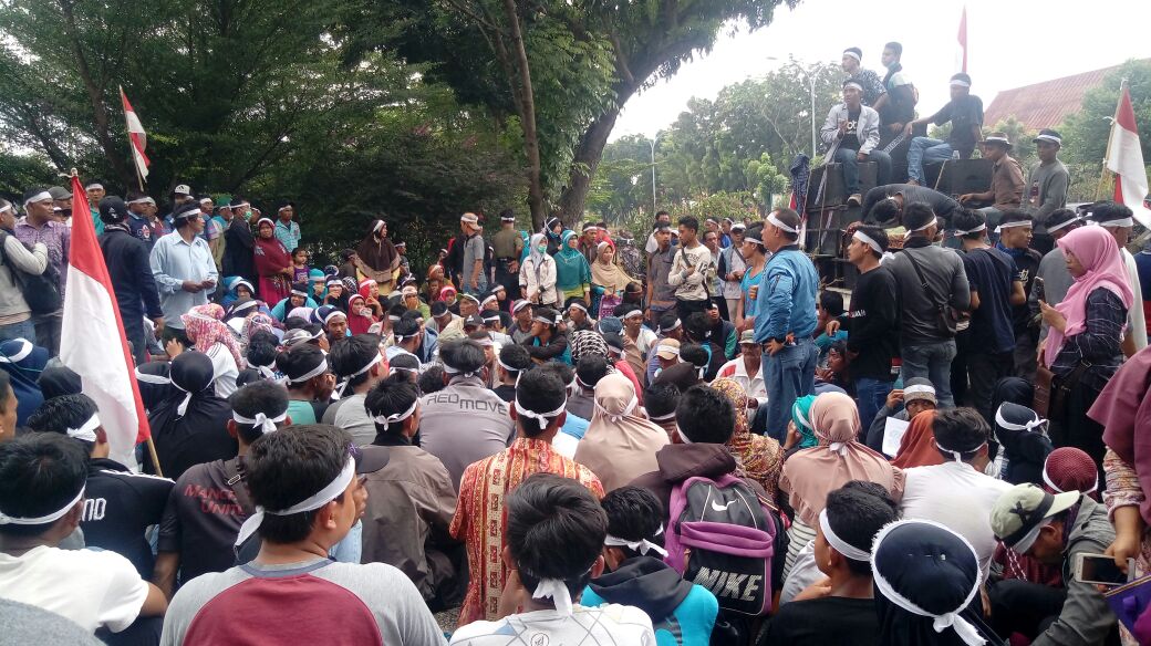 Ribuan Masyarakat Desa Koto Aman Minta DPRD Riau Tindak Tegas PT Sekar Bumi Alam Lestari