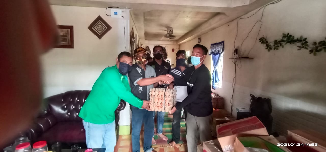 Para Kades Kompak Salurkan Bantuan Korban Banjir Desa Lahang Hulu