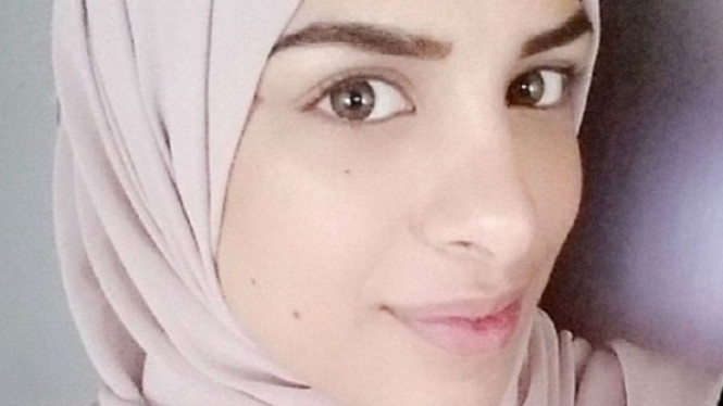 Seorang Muslimah Ditolak Interview Saat Menolak Berjabat Tangan