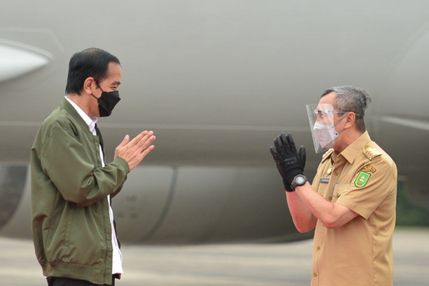 Presiden Jokowi Menelepon Gubernur Riau Bahas COVID-19, Ini Isi Percakapannya