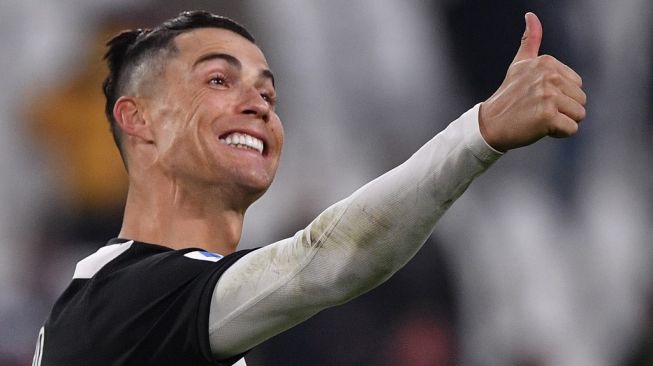 Momen Ronaldo saat Ajari Ketiga Anaknya Cuci Tangan