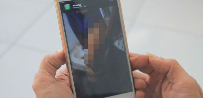 Dapat Video Call, Ibu Muda Kaget Langsung Dilihatin 'Burung'