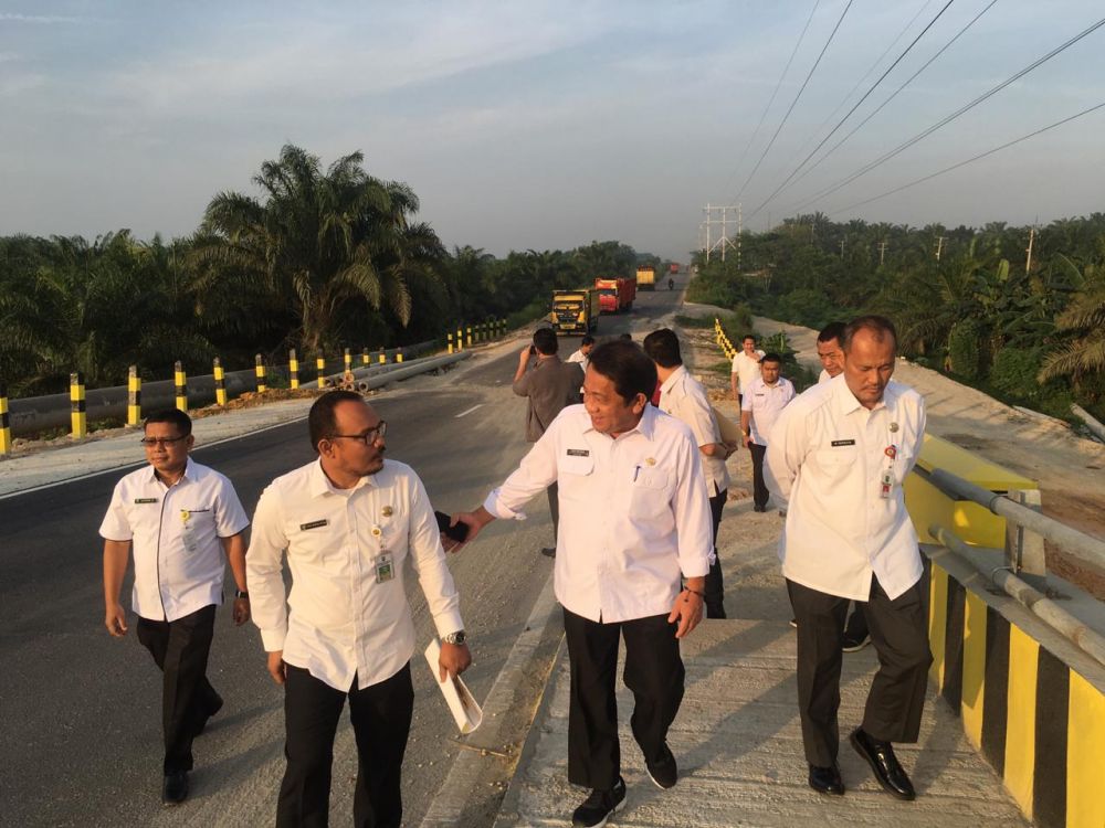 Yan Prana Jaya Tinjau Jembatan Koto Gasib & Ruas Jalan Provinsi Pekanbaru-Siak