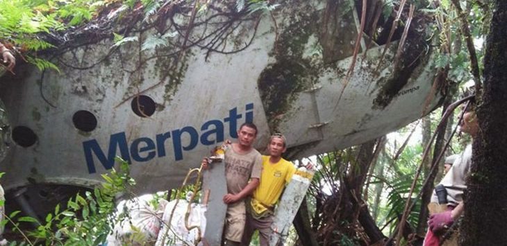 Pesawat Merpati Mendarat Darurat di Gunung