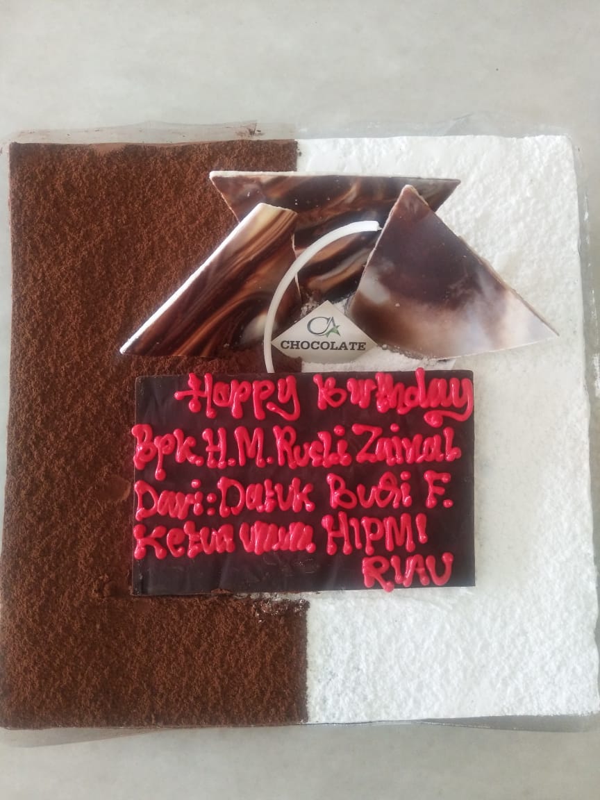 Kue Tar untuk Rusli Zainal