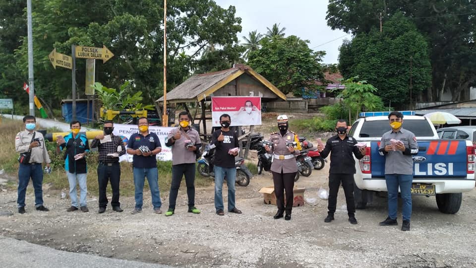 Polres Siak Bersama IWO Bagikan 3000 Masker Secara Gratis