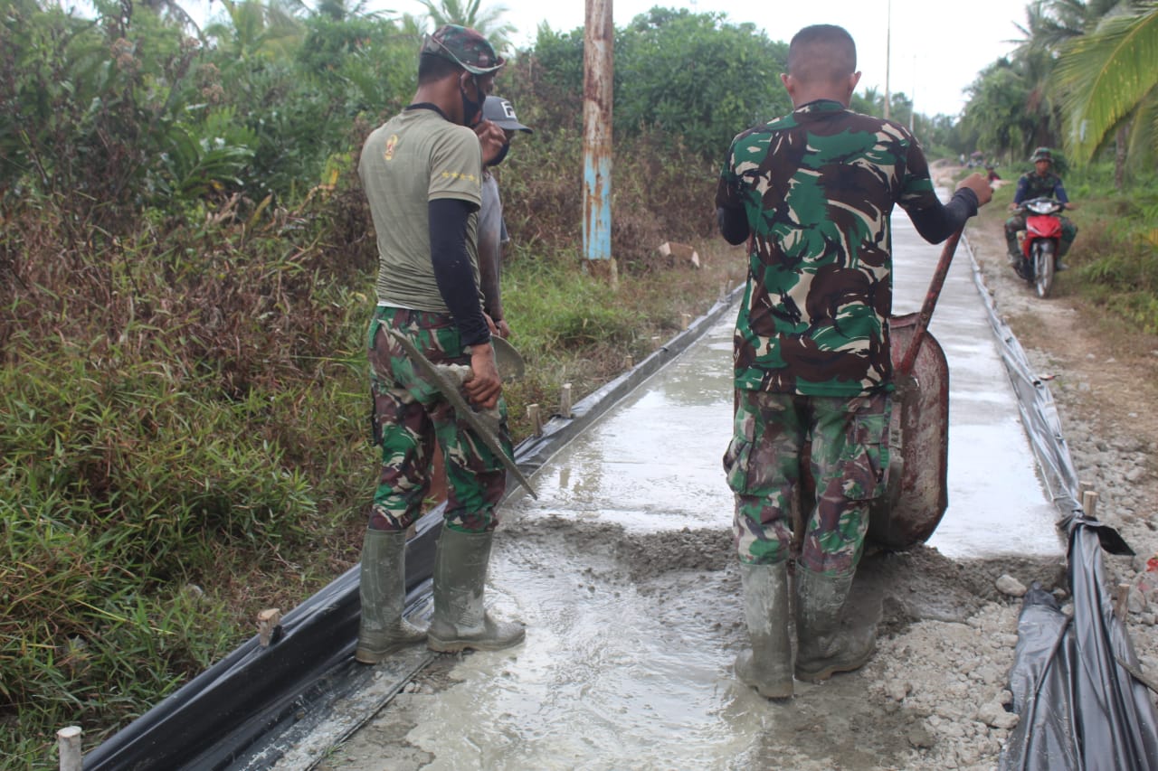 Kejar Target Tim Satgas TMMD Terus Gesa Semenisasi Jalan Yakub II
