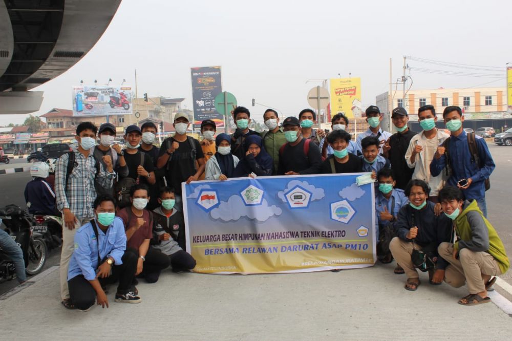 Himate UIN Suska Riau Bagikan Masker Kepada Masyarakat