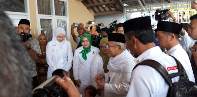 Dikunjungi Ma'ruf Amin, Cak Nun: Saya Penonton!