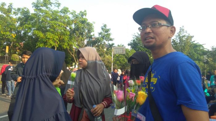 Peringatan Hari Kartini, BEM LP3I bagikan 1000 Bunga