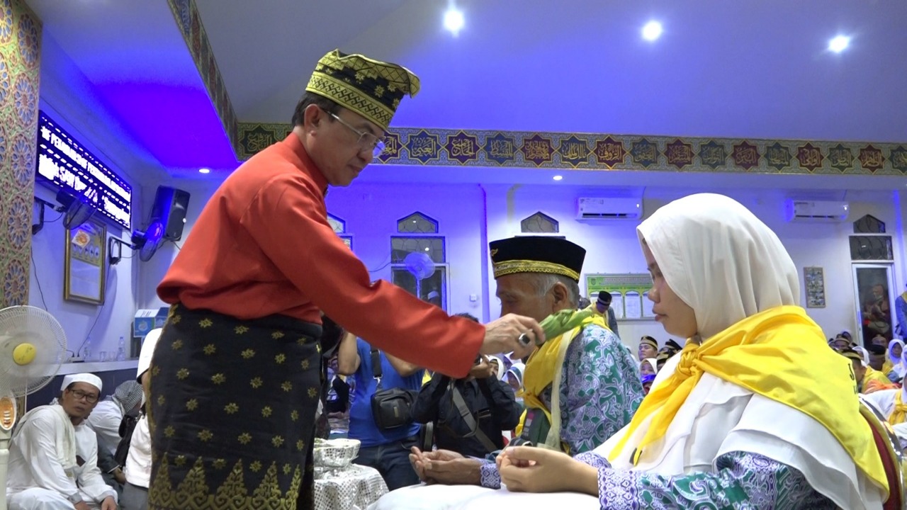 Bupati HM Wardan Melepas Keberangkatan JCH Kloter 3 Menuju Embarkasi Antara Riau