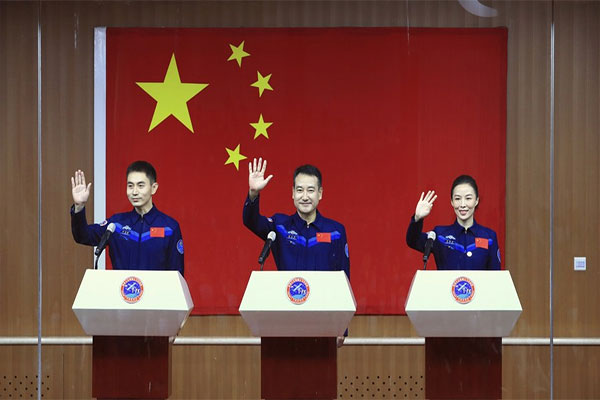 Luncurkan Pesawat ke Stasiun Luar Angkasa, China Kirim 3 Astronot, Salah Satunya Wanita