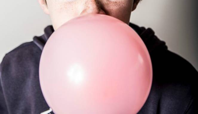 Saat Permen Karet Tak Sengaja Tertelan, ini yang Terjadi