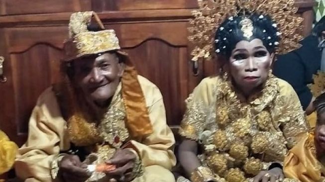 Warganet Baper Lihat Kakek dan Nenek Menikah di Sidrap: Selamat Nenek