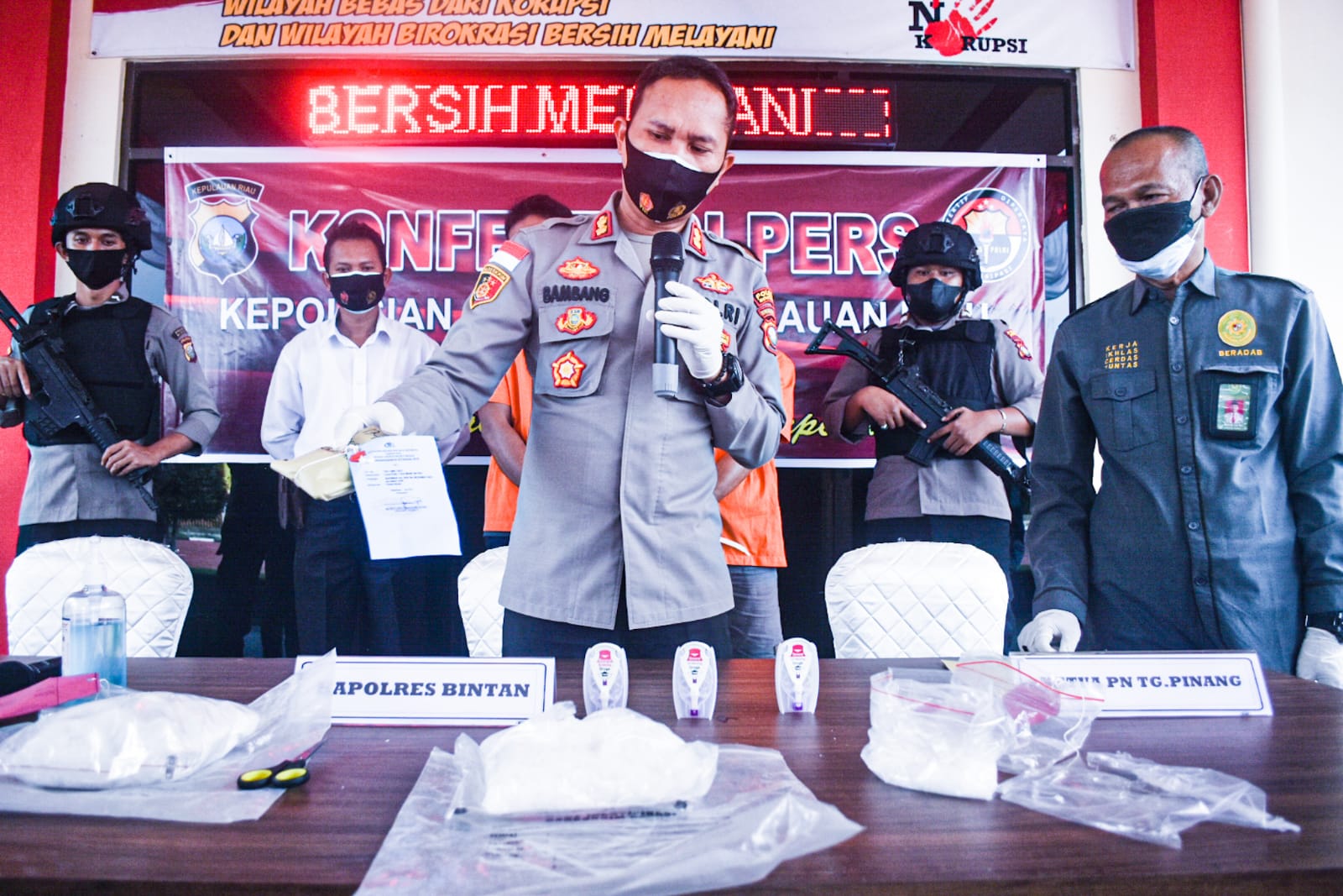 Polres Bintan Musnahkan 2 Kilo Sabu Dilarutkan Air Panas