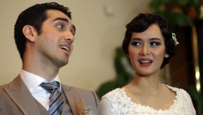 Kekasih Ditahan, Tujuh Artis ini Tetap Setia Menemani