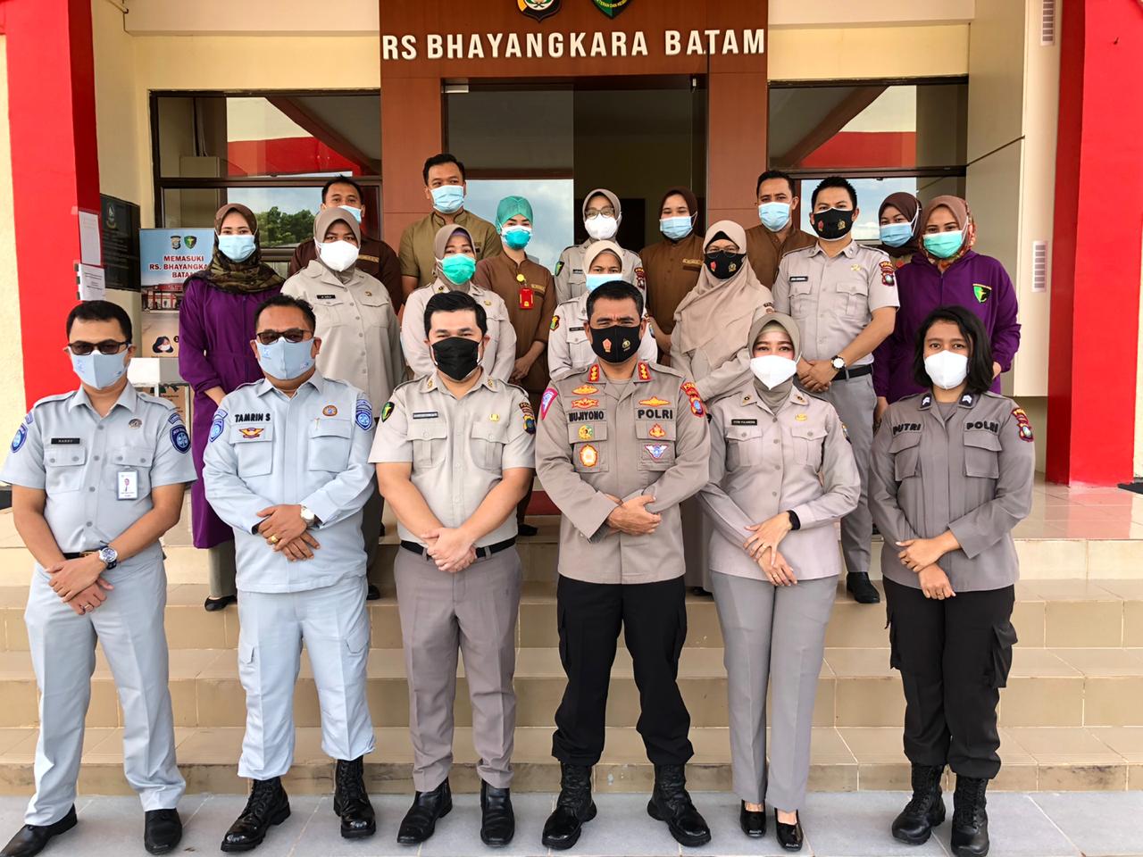 Memperingati Hari Pahlawan Nasional Ditlantas Polda Kepri Gelar Baksos ke Rumah Sakit Bhayangkara