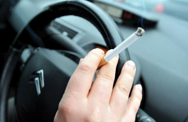 Bahaya Merokok Sambil Berkendara