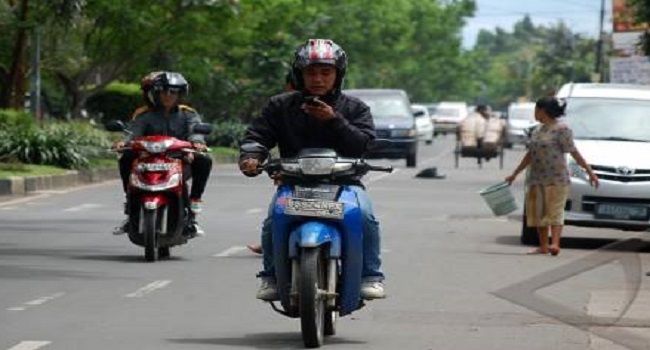 Pengendara Gunakan HP, Siap-siap Ditindak Tegas