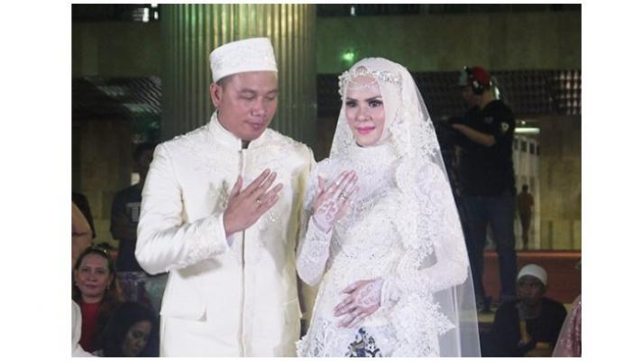 Kejanggalan Pernikahan Vicky Prasetyo dengan Angel Lelga