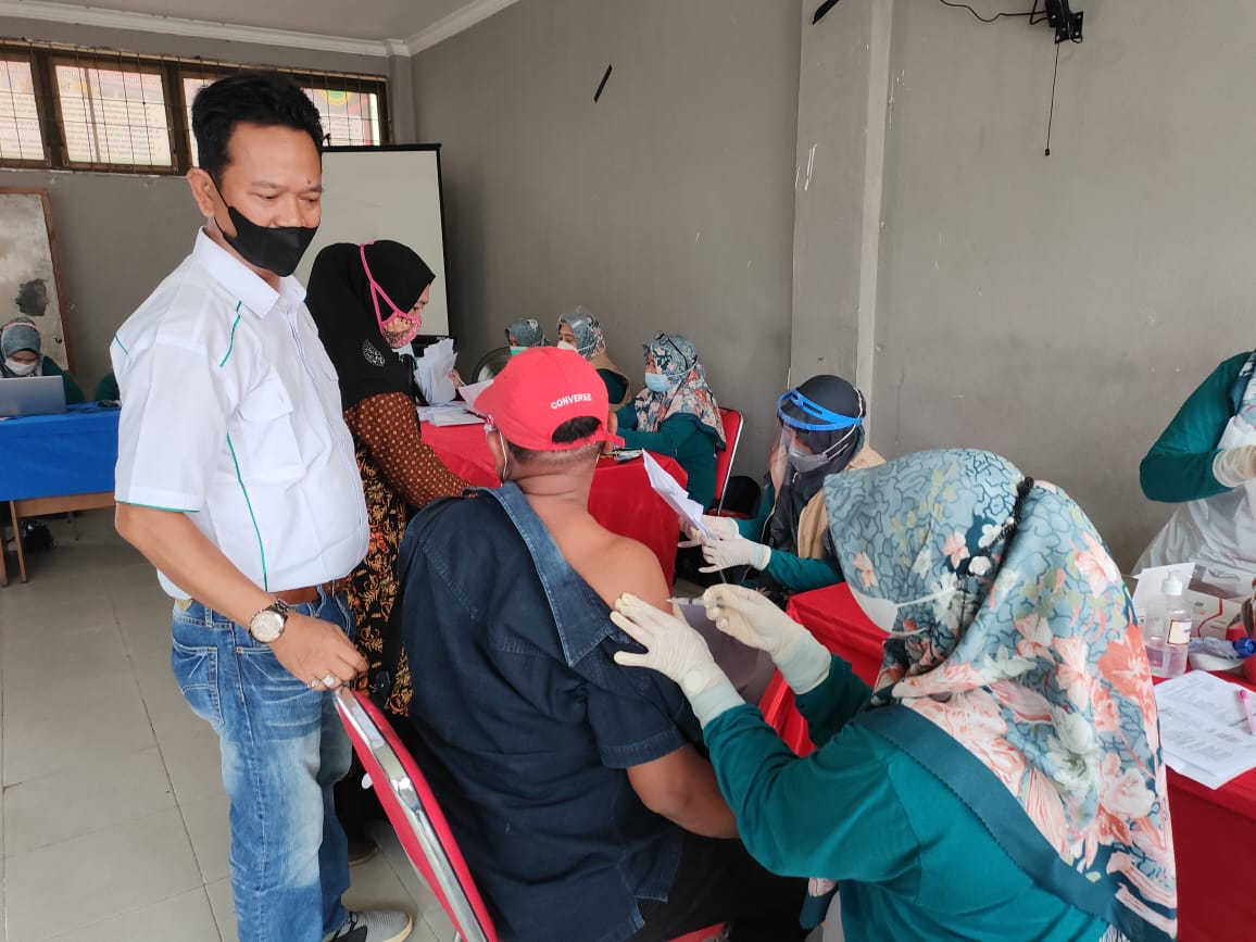 Kadin Inhil Laksanakan Vaksinasi Dosis Kedua bagi Mahasiswa dan Masyarakat