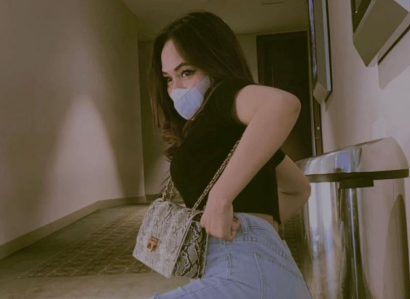 Pose 'Pramugari PUBG' Sang Penggombal Ariel Noah, Bikin Gemes!