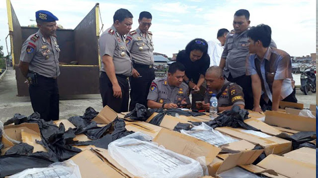Polisi Gagalkan Peredaran Ratusan Bal Rokok Ilegal Tujuan Pulau Kijang