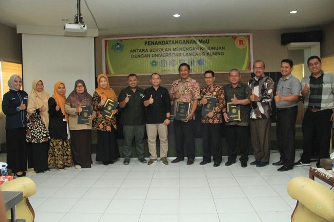 Tingkat Kualitas Pendidikan, Unilak MoU dengan 5 SMK di Riau