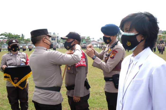 Kapolda Riau Beri Arahan Bhabinkamtibmas dan Nakes Kepolisian
