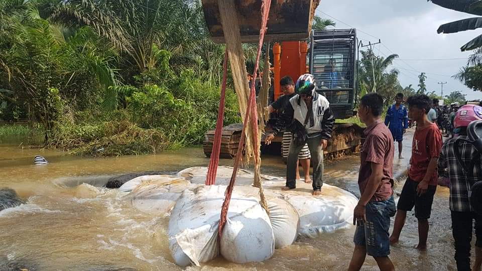 Jalan Rengat - Tembilahan Sudah Bisa Dilintasi