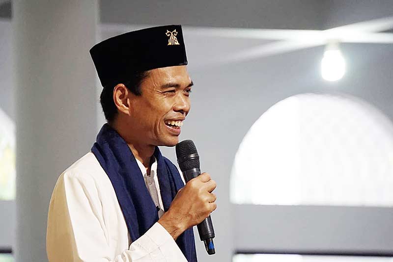 UAS Nyanyi Panggung Sandiwara, Netizen Ungkit Musik Hanya Selawat