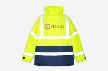 Desain Jaket Balenciaga Ini Malah Diejek Warganet, Padahal Harganya Selangit