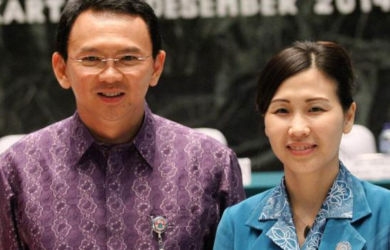 Sidang Perdana Perceraian, Veronica Tan Diwakili Selembar Kertas