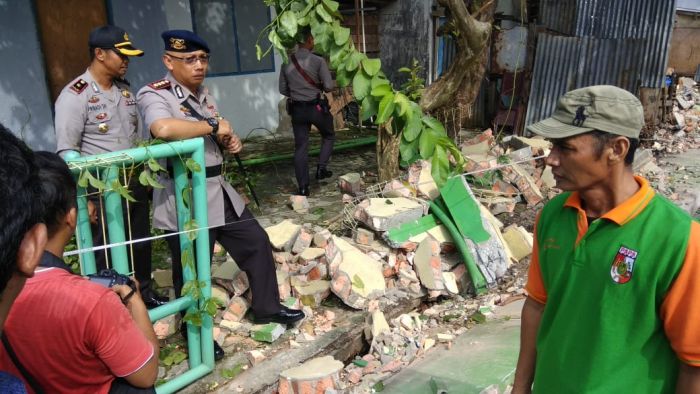 Kapolres Tinjau Tembok Pembatas SD Jalan Tengku Bay yang Ambruk