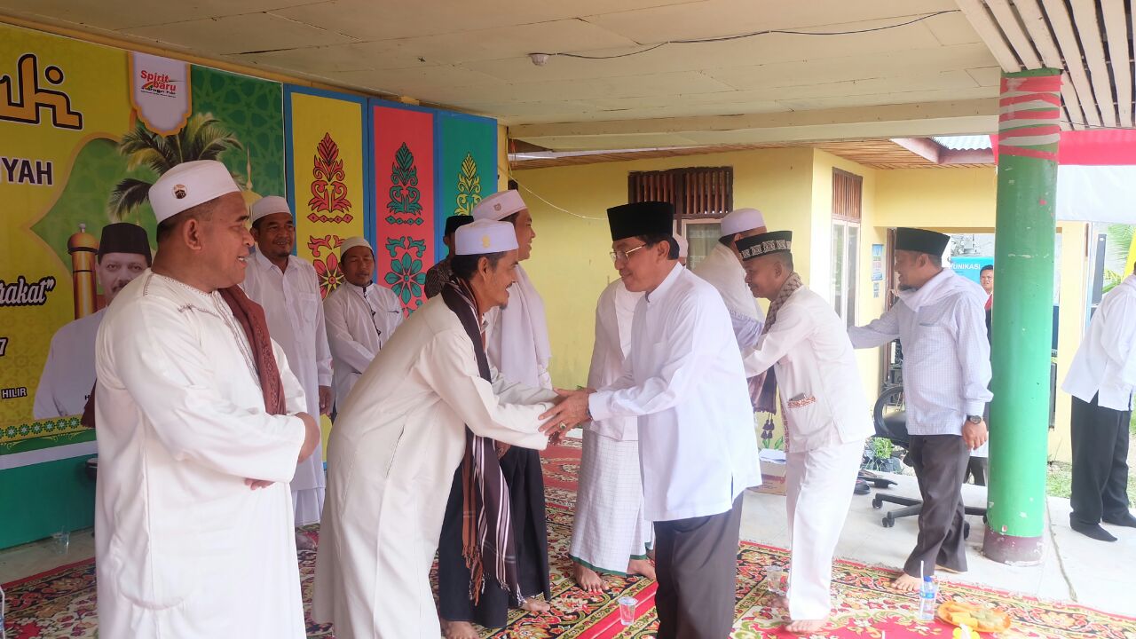 HM Wardan Hadiri Tabligh Akbar Kecamatan Tempuling dan Salurkan Bantuan ke Kaum Lansia dan Duafa