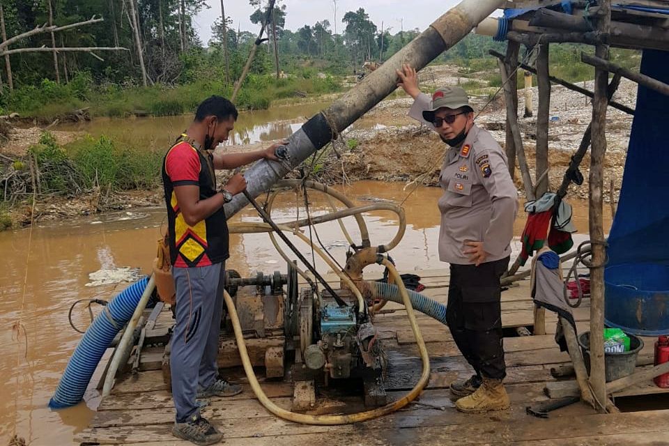 Polisi Kembali Musnahkan Alat Tambang Emas Ilegal di Riau