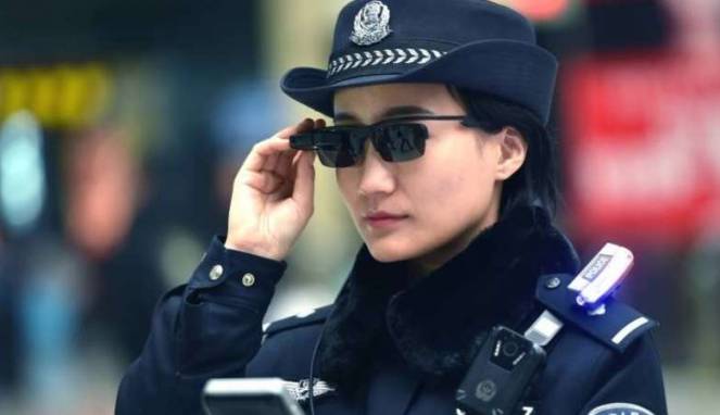 Polisi di China Dilengkapi Kacamata Pendeteksi Penjahat