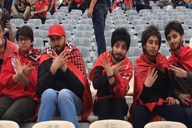 Demi Nonton Bola di Stadion, Para Gadis Iran Nyamar Jadi Pria
