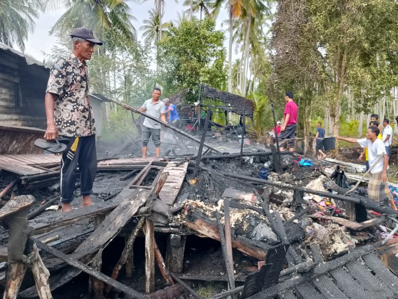 Rumah Nelayan di Mandah Terbakar, Kerugian Capai Rp 100 Juta