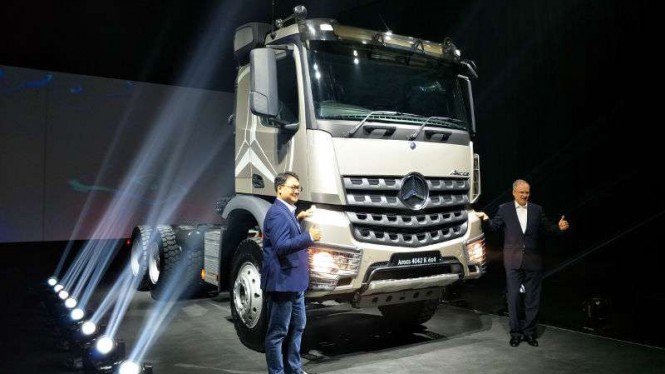 Truk Sangar Mirip Transformers Mengaspal di Indonesia