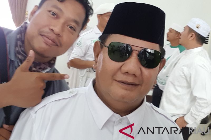Prabowo 'KW' Palsu Bikin Heboh di Bandara Pekanbaru