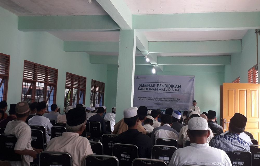 Yayasan Atikapuri Abdi Pertiwi Pekanbaru Gelar Seminar Pendidikan Kader Imam Masjid dan Da'i
